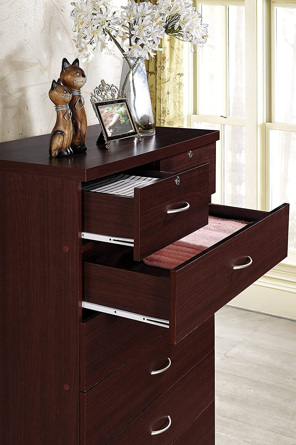 7 Drawer Wood Dresser for Bedroom, 31.5 Inch Wide Chest of Drawers,
